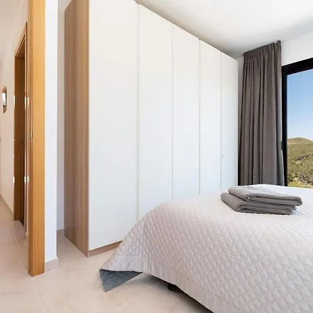 Luxury Hills *